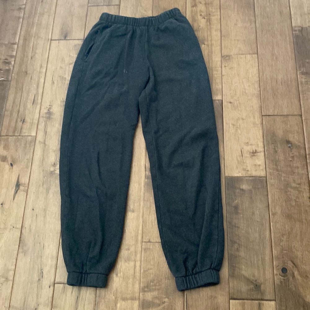 dark grey brady melville sweatpants (one size fits all)